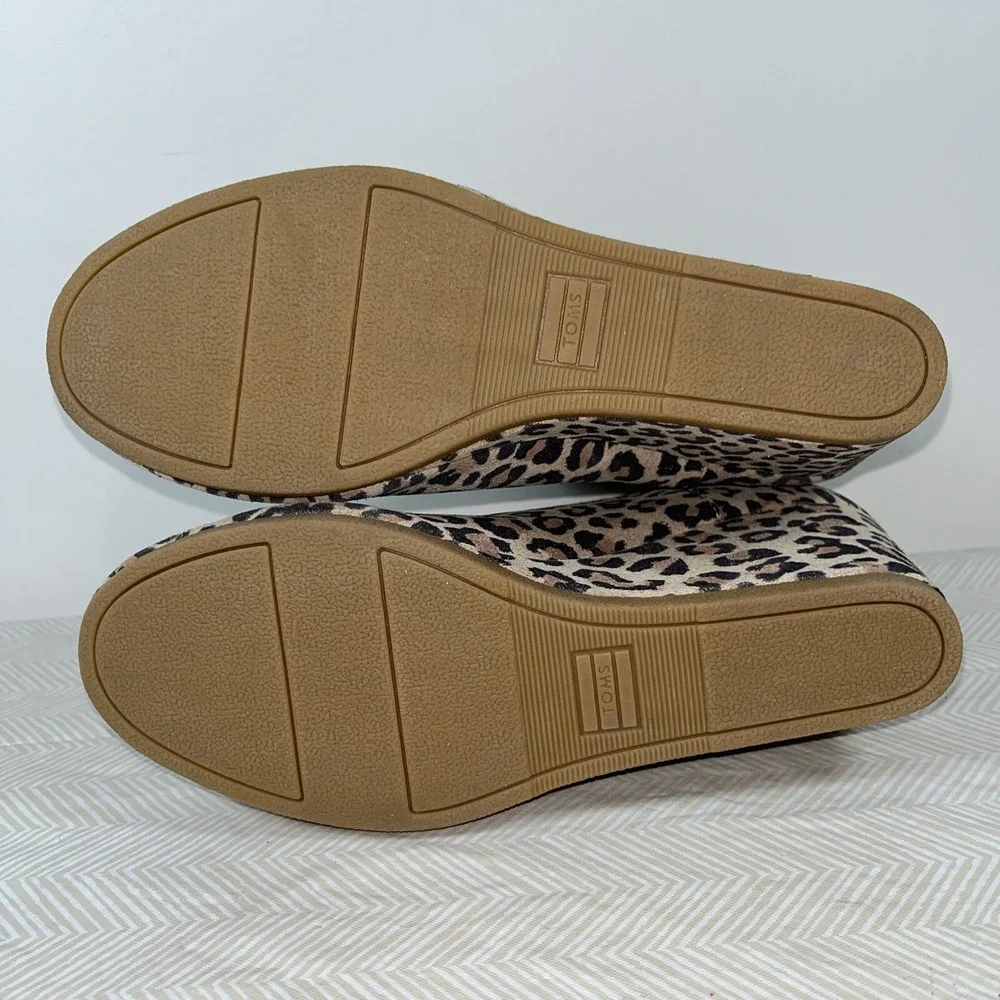 Toms Kelsey Desert Tan Leopard Pull On Wedge Heel Suede Ankle Boot Sz 8.5 Comfor